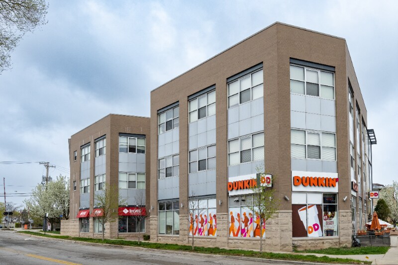 Primary Photo - 7240 W Devon Ave