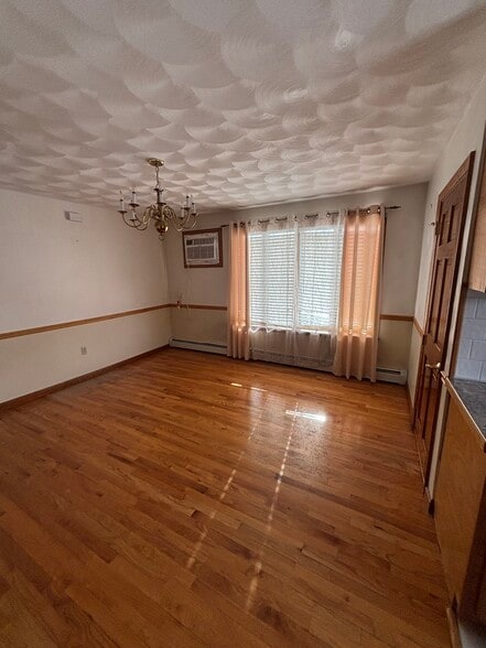 Dining room - 84 Bellevue Ave