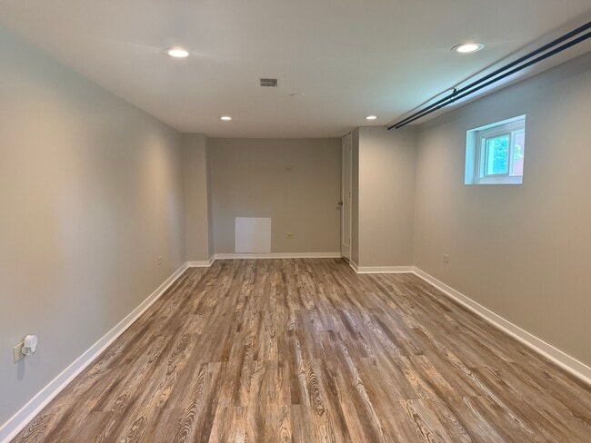 Building Photo - 6758 S Karlov Ave