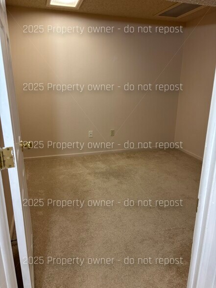Non-conforming room - 2010 S Xenia Way