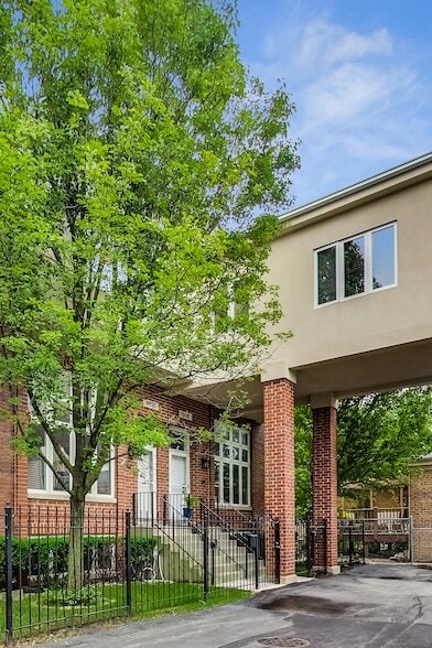 Building Photo - 4915 W Gunnison St