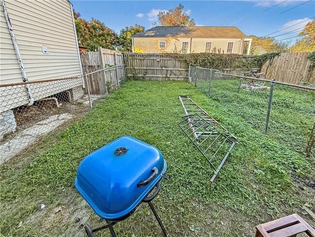 Building Photo - 5721 Royal St