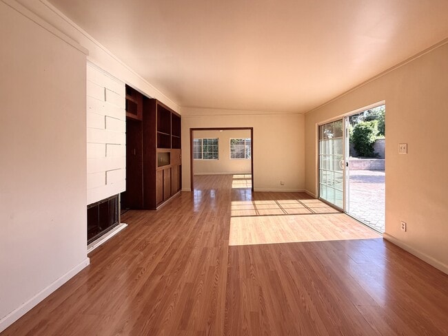 Building Photo - 13949 Oval Dr