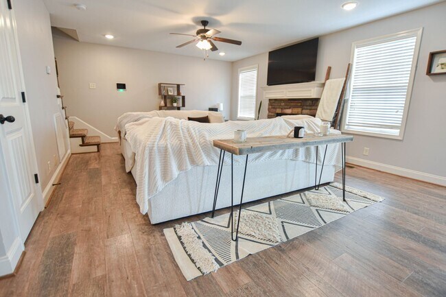 Building Photo - Pet Friendly Four Bedroom!