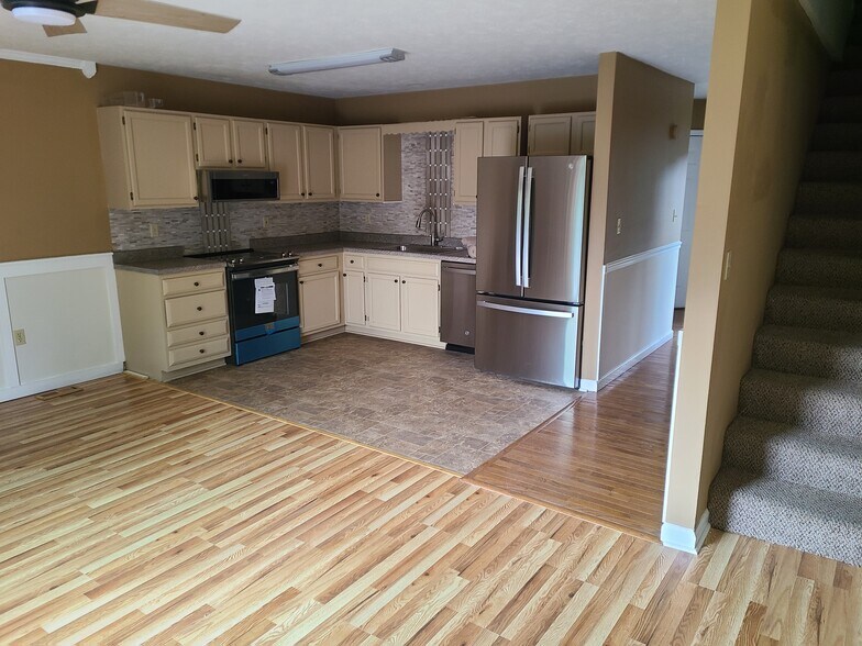 Building Photo - 1528 Old Oak Ln
