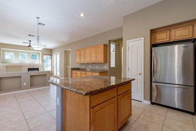 Building Photo - 3423 E Page Ave