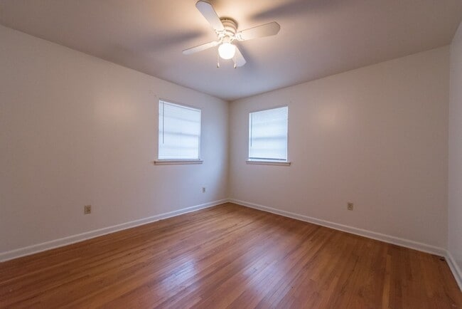 Building Photo - 2 Bedroom 1 Bathroom Home With Carport.