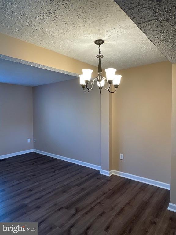 Building Photo - 5863 Rowanberry Dr
