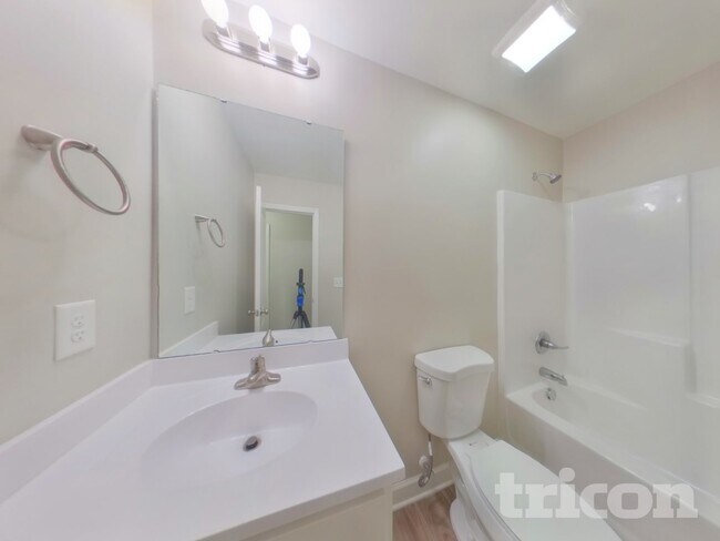 Building Photo - 524 Westside Cir