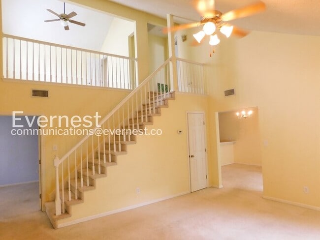 Building Photo - 702 Westgate Cir