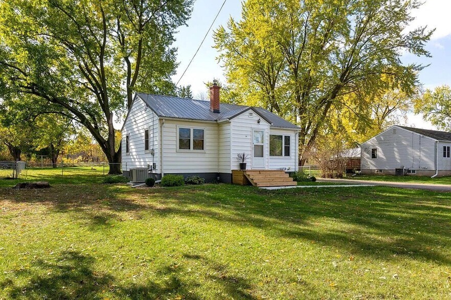 Building Photo - 241 Carrington Ave