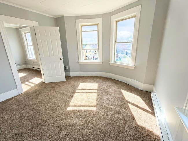 Building Photo - 21 Dale St