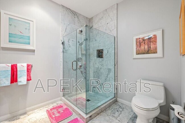 Building Photo - 1317 E Amado Rd