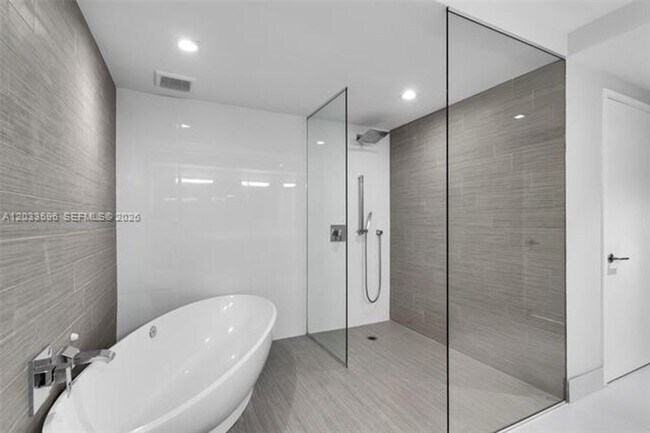 Building Photo - 300 Sunny Isles Blvd