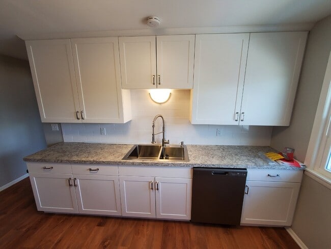 Building Photo - Gorgeous 3 bedroom 2 bath - Side by Side Duplex South Minneapolis