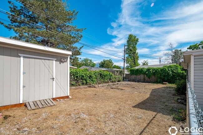 Building Photo - 6809 S Meadow Downs Way
