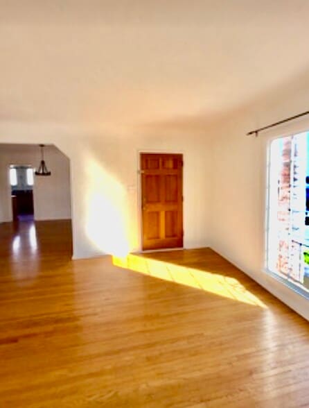 Building Photo - 6089 Cashio St