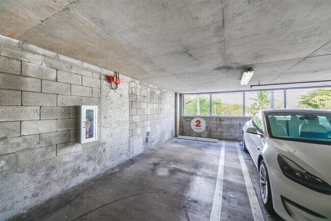 Building Photo - 1401 SW 22nd St