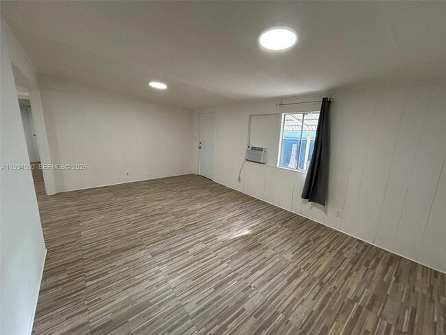 Building Photo - 11942 N Branch Rd