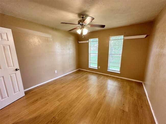 Building Photo - 1820 Aspen Ln