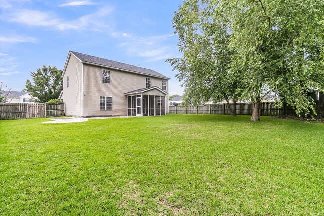 Building Photo - Recently Updated 4 bedroom 2.5 bathroom two story home available in Ladson!