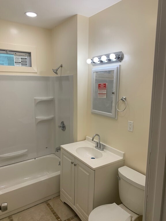 Building Photo - 138 Spencer St