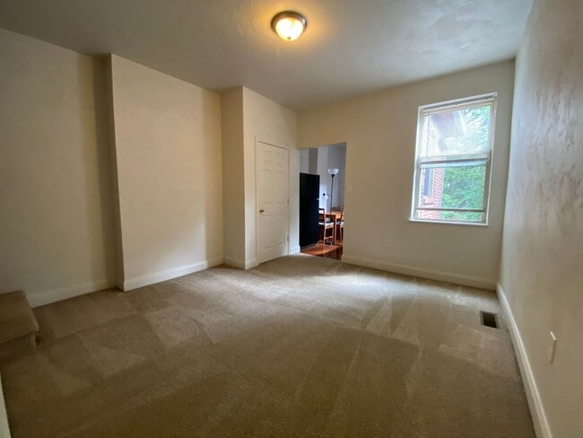 Building Photo - 2BR Townhouse with Fully Equipped Kitchen & W/D Included! Great Location! Call Now!