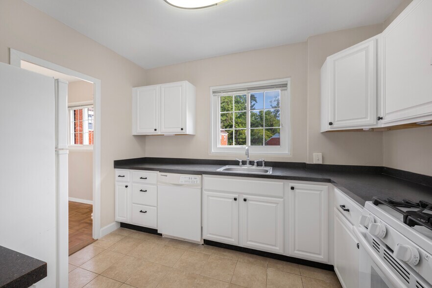 Building Photo - 3624 Valley Dr