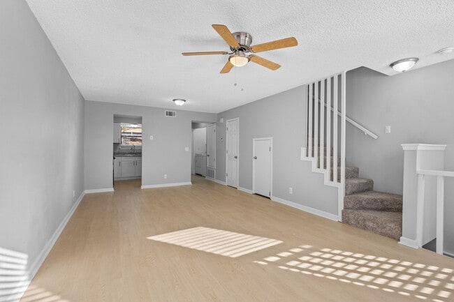 Building Photo - Modern 3-Bed, 2.5-Bath Apartment with Granite Kitchen & New Appliances!