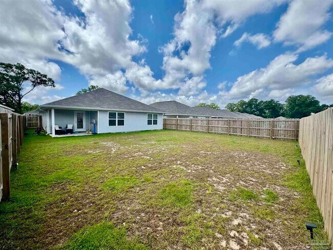 Building Photo - 914 Lovebird Ct