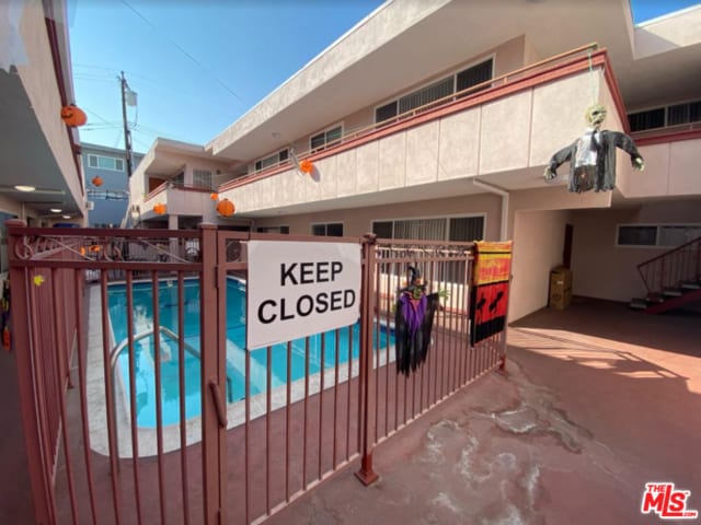 Building Photo - 1247 N Flores St