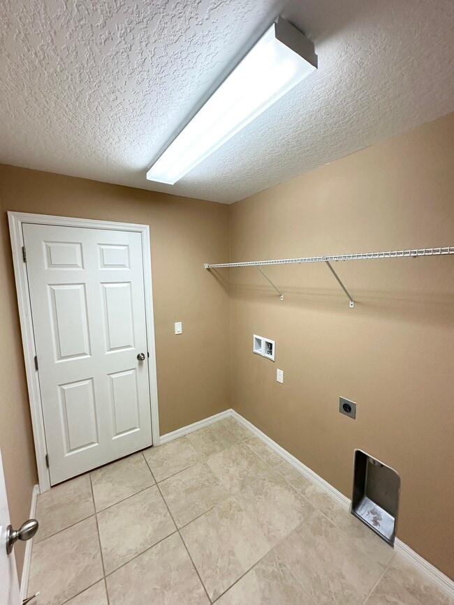 Building Photo - 12 Robin Pl