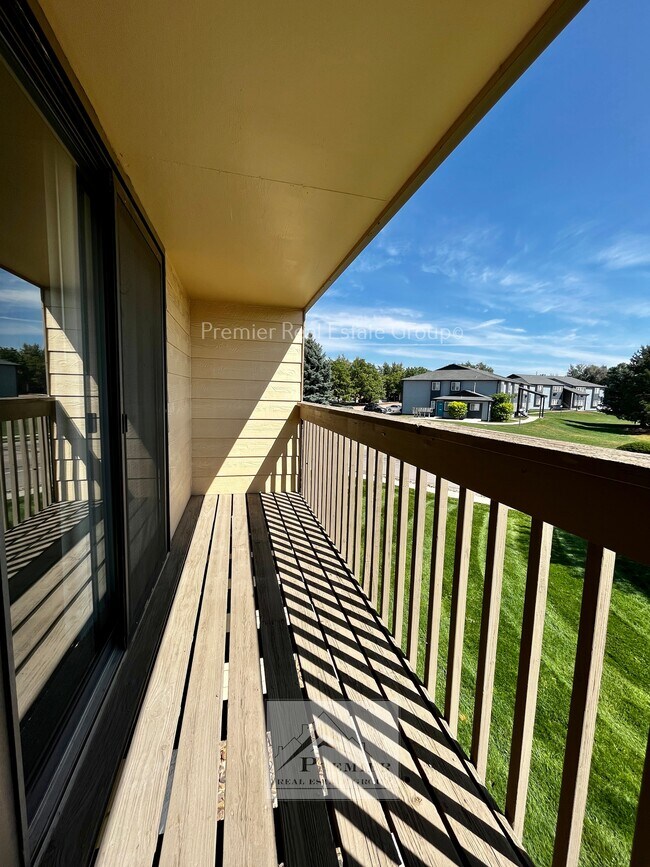 Building Photo - 505 Comanche Village Dr