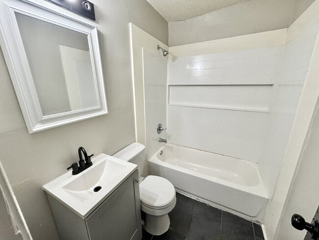 Building Photo - 1862 Farrington St