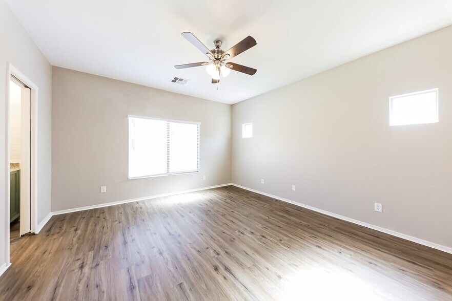 Building Photo - 15266 W Desert Hills Dr