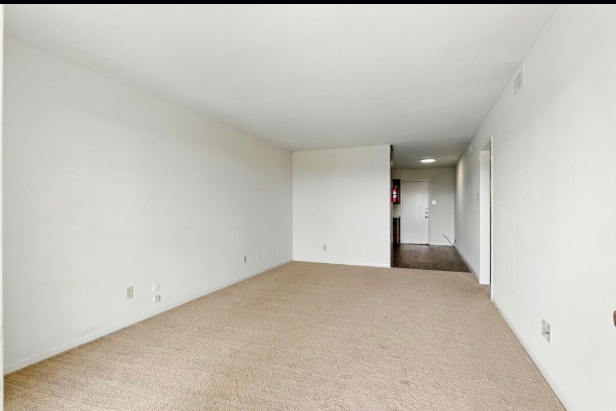 Building Photo - 9641 Hollock St