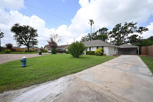 Building Photo - 3007 Maple Grove Ln