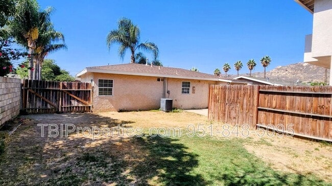 Building Photo - 6051 Vista De Oro