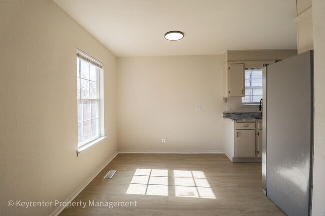 Building Photo - E 31st Ct Duplex