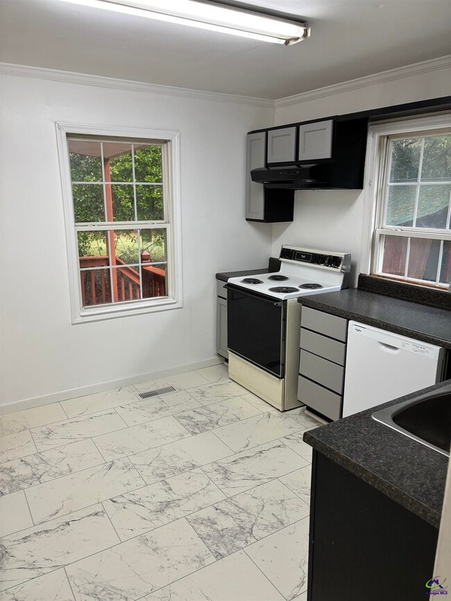 Building Photo - 122 Tinker Blvd