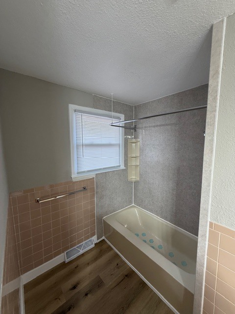 Building Photo - 2213 Roland Dr