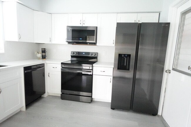 Building Photo - 9740 Pecan Tree Dr