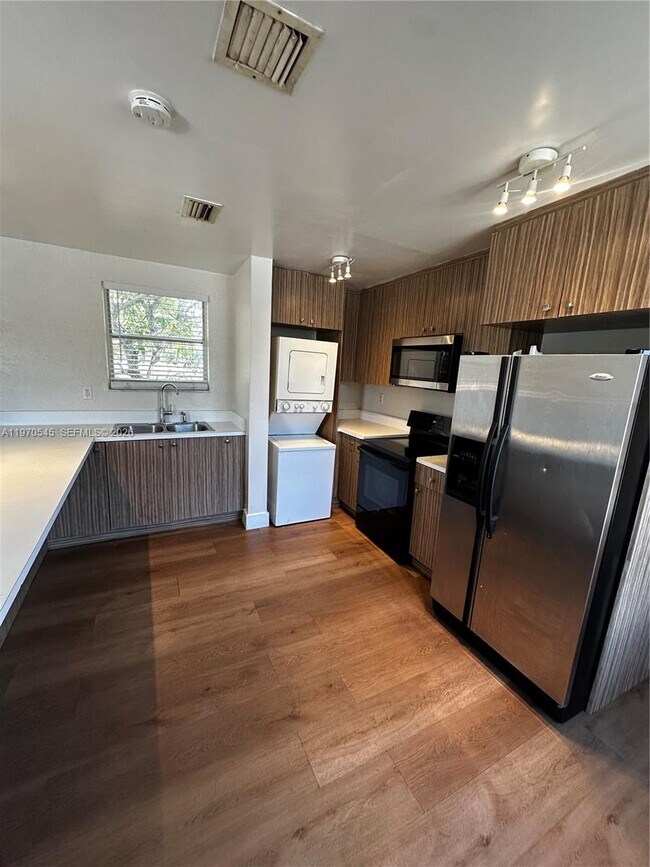 Building Photo - 5903 N Miami Ave