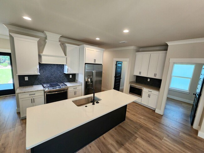 Building Photo - Stunning new executive home in Gulf Shores!