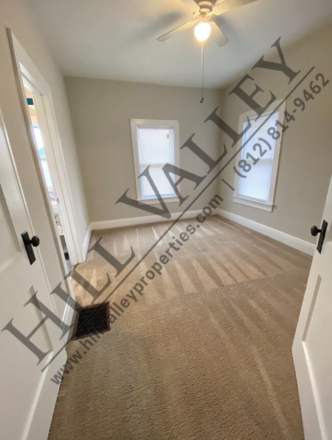 Building Photo - Two Bedroom Bungalow - East Side Location