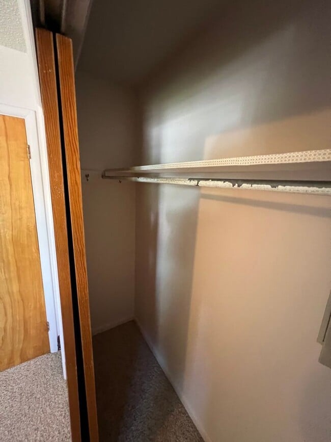 Building Photo - 429 E Pine St