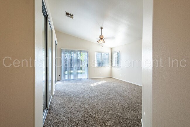 Building Photo - 3 Bedroom/2 Bath Home in the Southwest - $2295 Per Month!