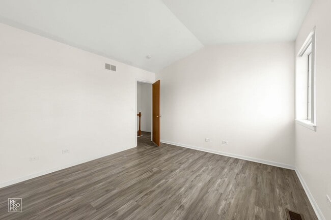 Building Photo - Two Bedroom Condo in Wheaton