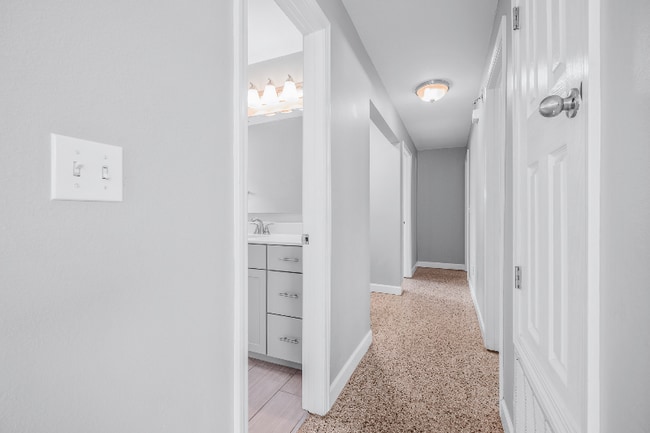 Building Photo - 302 Loruna Dr