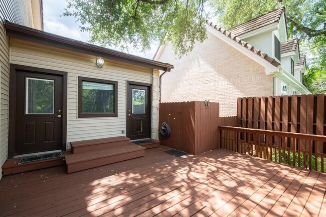 Building Photo - 10907 Legends Ln